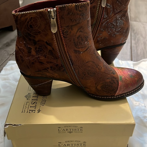 L’Artiste brown multicolored ankle bootie by Spring Step - Picture 5 of 12